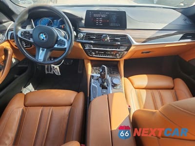 Zdjęcie 8 z 12 samochodu: 2018 BMW M550XI VIN:WBAJB9C5XJB035786 - miniatura
