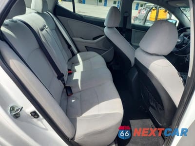 Zdjęcie 10 z 12 samochodu: 2014 KIA OPTIMA LX VIN:KNAGM4A73E5489443 - miniatura