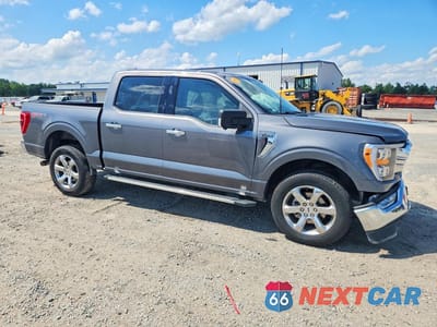 Czwarte zdjęcie samochodu z boku: 2023 FORD F150 SUPERCREW VIN:1FTFW1E81PKD28653 - miniatura