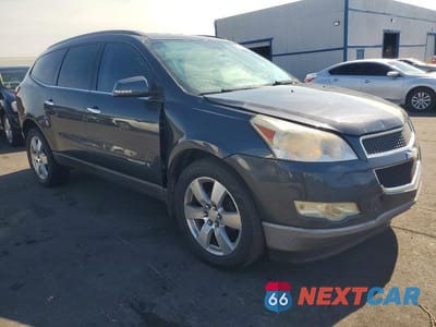 Czwarte zdjęcie samochodu z boku: 2009 CHEVROLET TRAVERSE LT VIN:1GNER23D29S102995 - miniatura