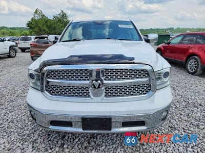 Piąte zdjęcie samochodu w środku: 2018 RAM 1500 LARAMIE VIN:1C6RR7NM9JS249038 - miniatura