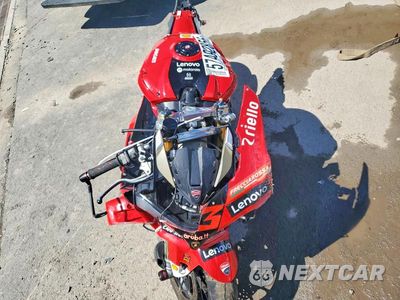 Piąte zdjęcie samochodu w środku: 2024 DUCATI PANIGALE V4S VIN:ZDMDAGWW2RB008139 - miniatura