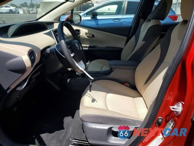 Zdjęcie 7 z 12 samochodu: 2017 TOYOTA PRIUS TWO VIN:JTDKBRFU5H3559250 - miniatura