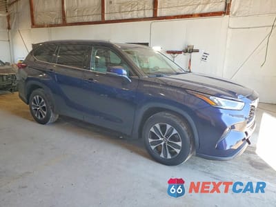Czwarte zdjęcie samochodu z boku: 2020 TOYOTA HIGHLANDER XLE VIN:5TDGZRAH9LS005261 - miniatura
