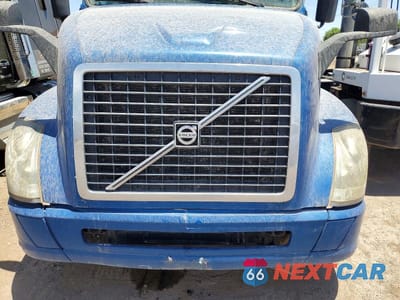 Zdjęcie 7 z 10 samochodu: 2017 VOLVO VNL SEMI TRUCK VIN:4V4NC9EH6HN973497 - miniatura