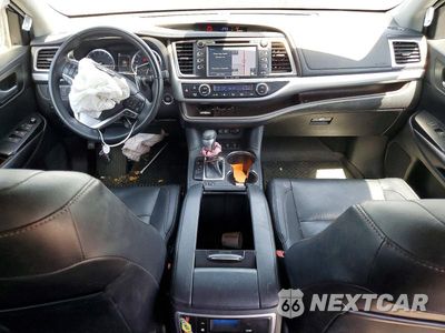 Zdjęcie 8 z 12 samochodu: 2019 TOYOTA HIGHLANDER XLE VIN:5TDJZRFH9KS608742 - miniatura