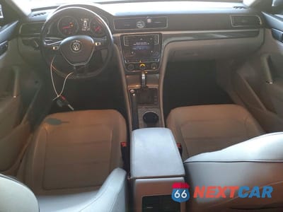 Zdjęcie 8 z 13 samochodu: 2017 VOLKSWAGEN PASSAT SE VIN:1VWBT7A37HC082401 - miniatura
