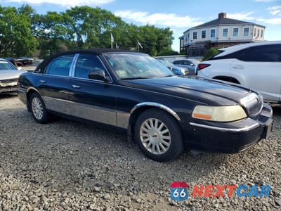 Czwarte zdjęcie samochodu z boku: 2004 LINCOLN TOWN CAR EXECUTIVE VIN:1LNHM81W14Y660527 - miniatura