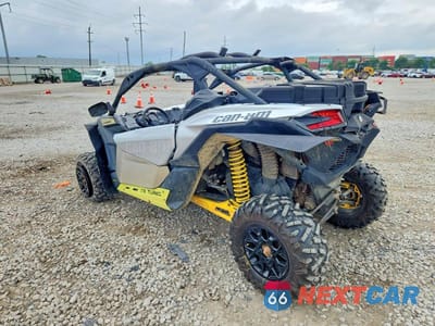 Trzecie zdjęcie samochodu z tyłu: 2018 CAN-AM MAVERICK X3 UTILITY VEHICLE VIN:3JBVGAY44JK000370 - miniatura