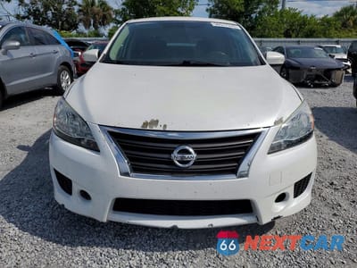Piąte zdjęcie samochodu w środku: 2015 NISSAN SENTRA SR VIN:3N1AB7AP3FY357189 - miniatura