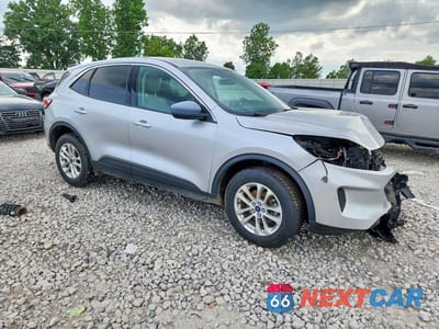 Czwarte zdjęcie samochodu z boku: 2020 FORD ESCAPE SE VIN:1FMCU9G6XLUB84971 - miniatura