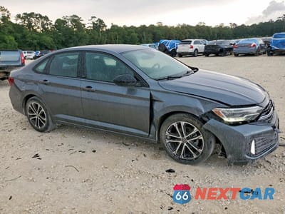 Czwarte zdjęcie samochodu z boku: 2023 VOLKSWAGEN JETTA SPORT VIN:3VWBM7BU4PM036218 - miniatura
