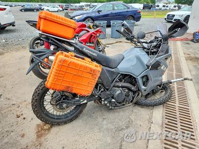 Trzecie zdjęcie samochodu z tyłu: 2023 KAWASAKI KL650 G VIN:ML5KLEG17PDA20404 - miniatura