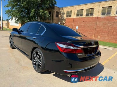Trzecie zdjęcie samochodu z tyłu: 2016 HONDA ACCORD TOURING VIN:1HGCR3F95GA030921 - miniatura