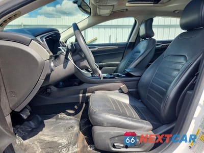 Zdjęcie 7 z 12 samochodu: 2016 FORD FUSION SE VIN:3FA6P0H9XGR130313 - miniatura