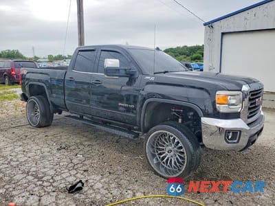 Czwarte zdjęcie samochodu z boku: 2015 GMC SIERRA K2500 SLE VIN:1GT22YEG9FZ131374 - miniatura
