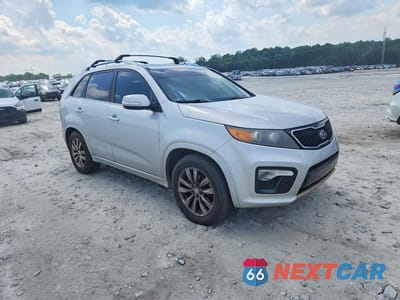 Czwarte zdjęcie samochodu z boku: 2013 KIA SORENTO SX VIN:5XYKW4A22DG409583 - miniatura