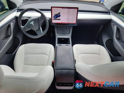 Zdjęcie 8 z 12 samochodu: 2024 TESLA MODEL Y VIN:7SAYGDEE5RA292429 - miniatura