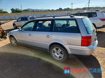 Drugie zdjęcie samochodu z przodu: 2000 VOLKSWAGEN PASSAT GLX 4MOTION VIN:WVWWH23B1YE390875 - miniatura