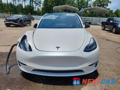 Piąte zdjęcie samochodu w środku: 2023 TESLA MODEL Y VIN:7SAYGDEF7PF779463 - miniatura