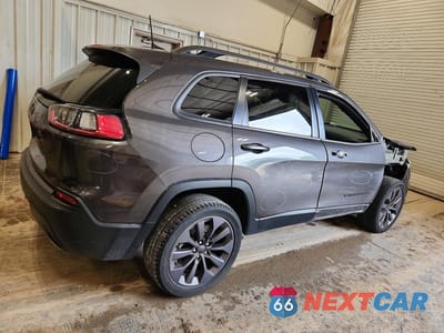 Trzecie zdjęcie samochodu z tyłu: 2021 JEEP CHEROKEE LATITUDE LUX VIN:1C4PJMMX4MD183332 - miniatura