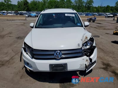 Piąte zdjęcie samochodu w środku: 2016 VOLKSWAGEN TIGUAN S VIN:WVGAV7AX6GW570176 - miniatura