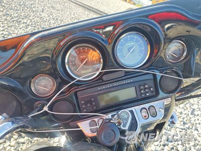 Zdjęcie 7 z 9 samochodu: 2012 HARLEY-DAVIDSON FLHXSE3 CVO STREET GLIDE VIN:1HD1PZ814CB956476 - miniatura