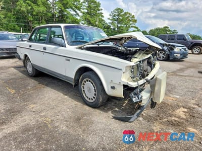 Czwarte zdjęcie samochodu z boku: 1991 VOLVO 240 VIN:YV1AA8847M1444977 - miniatura