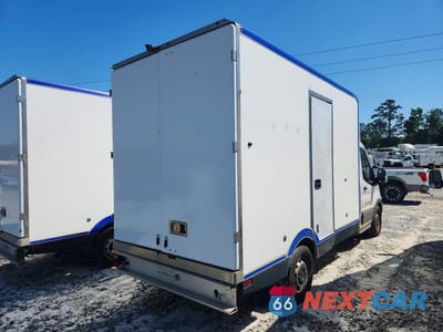 Trzecie zdjęcie samochodu z tyłu: 2022 FORD TRANSIT DELIVERY TRUCK VIN:1FDBW5Z86NKA20192 - miniatura