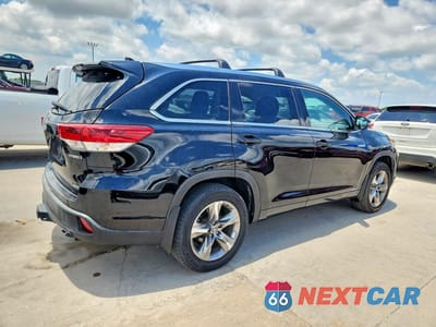 Trzecie zdjęcie samochodu z tyłu: 2019 TOYOTA HIGHLANDER HYBRID LIMITED PLATINUM VIN:5TDDGRFH3KS054746 - miniatura