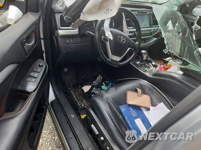 Zdjęcie 8 z 13 samochodu: 2018 TOYOTA HIGHLANDER XLE VIN:5TDJZRFH4JS843936 - miniatura