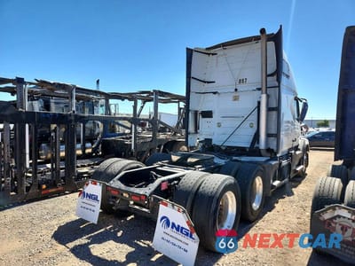 Czwarte zdjęcie samochodu z boku: 2016 VOLVO VNL SEMI TRUCK VIN:4V4NC9EH7GN934710 - miniatura