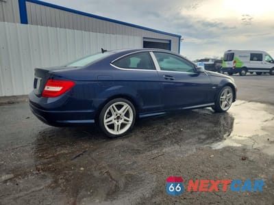 Trzecie zdjęcie samochodu z tyłu: 2012 MERCEDES-BENZ C 250 VIN:WDDGJ4HB3CF746345 - miniatura