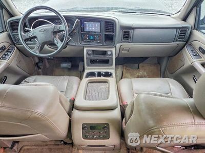 Zdjęcie 8 z 13 samochodu: 2005 CHEVROLET TAHOE C1500 VIN:1GNEC13T05R102207 - miniatura