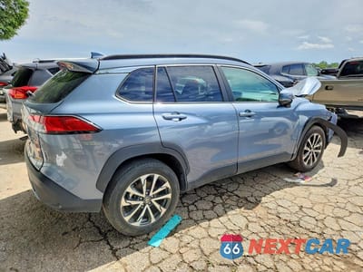 Trzecie zdjęcie samochodu z tyłu: 2024 TOYOTA COROLLA CROSS XLE VIN:7MUEAAAG3RV076493 - miniatura