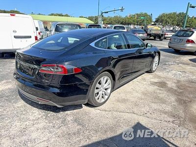 Czwarte zdjęcie samochodu z boku: 2014 TESLA MODEL S VIN:5YJSA1H1XEFP66125 - miniatura