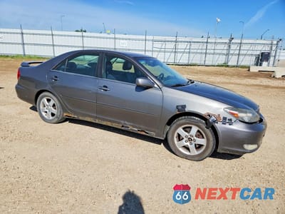 Czwarte zdjęcie samochodu z boku: 2002 TOYOTA CAMRY LE V6 VIN:JTDBF30K920033818 - miniatura