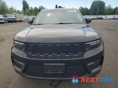 Piąte zdjęcie samochodu w środku: 2023 JEEP GRAND CHEROKEE LAREDO VIN:1C4RJHAG1PC561170 - miniatura
