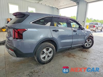 Trzecie zdjęcie samochodu z tyłu: 2025 KIA SORENTO LX VIN:5XYRG4JC4SG390066 - miniatura