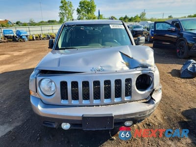 Piąte zdjęcie samochodu w środku: 2015 JEEP PATRIOT LATITUDE VIN:1C4NJRFB6FD215724 - miniatura