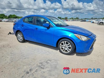 Czwarte zdjęcie samochodu z boku: 2018 TOYOTA YARIS IA BASE VIN:3MYDLBYV9JY305140 - miniatura