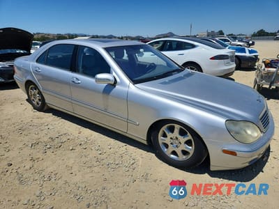 Czwarte zdjęcie samochodu z boku: 2001 MERCEDES-BENZ S 430 VIN:WDBNG70J21A171135 - miniatura