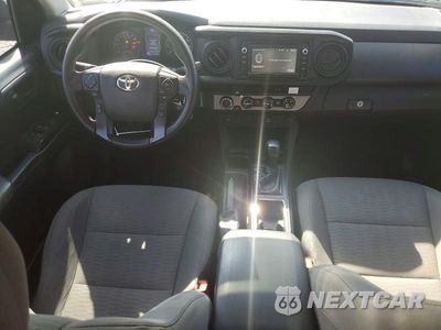 Zdjęcie 8 z 12 samochodu: 2018 TOYOTA TACOMA SR V6 VIN:5TFCZ5AN6JX124437 - miniatura