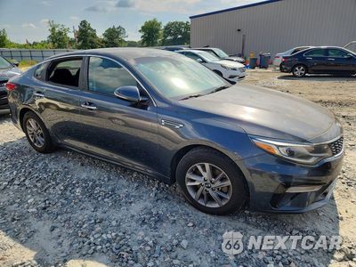 Czwarte zdjęcie samochodu z boku: 2020 KIA OPTIMA LX VIN:5XXGT4L39LG430776 - miniatura