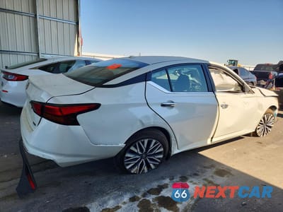 Trzecie zdjęcie samochodu z tyłu: 2025 NISSAN ALTIMA SV VIN:1N4BL4DW7SN358035 - miniatura