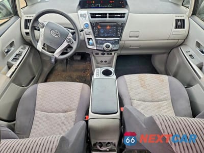 Zdjęcie 8 z 12 samochodu: 2017 TOYOTA PRIUS V TWO VIN:JTDZN3EUXHJ064400 - miniatura