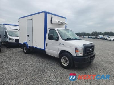 Czwarte zdjęcie samochodu z boku: 2023 FORD E350 REFRIGERATED BOX TRUCK VIN:1FDWE3FK8PDD14774 - miniatura