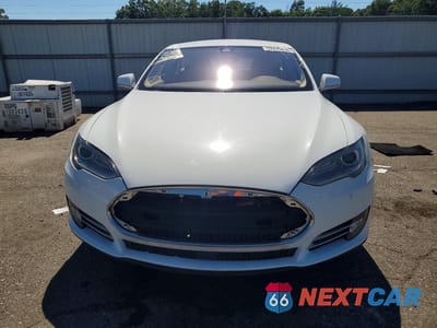 Piąte zdjęcie samochodu w środku: 2014 TESLA MODEL S P85 VIN:5YJSA1H1XEFP55657 - miniatura