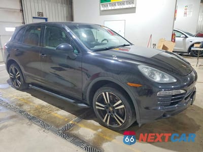 Czwarte zdjęcie samochodu z boku: 2013 PORSCHE CAYENNE VIN:WP1AA2A26DLA12525 - miniatura
