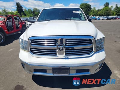 Piąte zdjęcie samochodu w środku: 2018 RAM 1500 SLT VIN:1C6RR7LM7JS354471 - miniatura